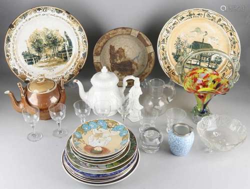 Lot miscellaneous old / antique glass, ceramics, porcelain. Among others: Societe Maastricht etc.