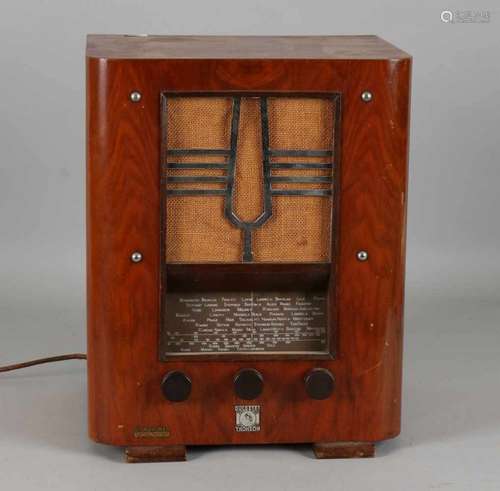 Old walnut authentic Ducretet Thomsen radio. Functions not tested. Size: 40 x 32 x 26 cm. In good