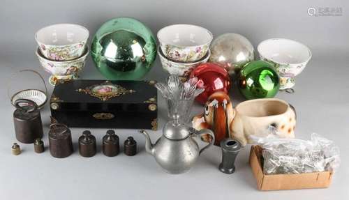 Lot miscellaneous, antique. Among others: 19th Century large glass Christmas balls, good. English