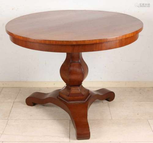 Mahogany Louis Philippe coffee table with a rounded oval top. Light damage. Size: 52 x 120 x 88