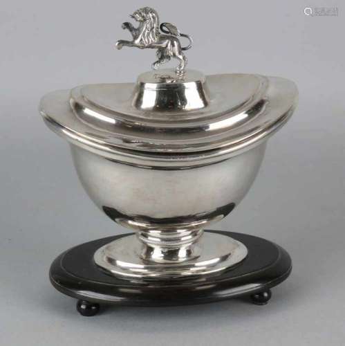 Special silver tobacco pot, Empire, 833/000, barge-shaped with lid with a button in the shape of a