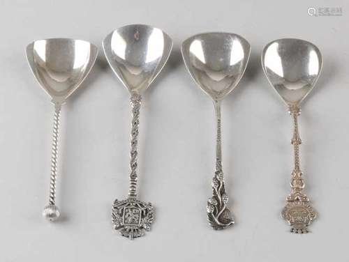 Four silver sugar spoons, 835/000, with wing tray. Among other things with a weapon and a flower