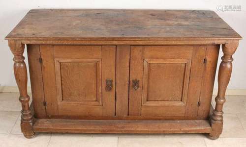 17th - 18th Century German oak wood box with original fittings and lock. Size: 76 x 140 x 63 cm.