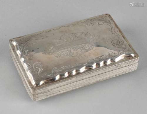 Silver Frisian tobacco box, 835/000, with a hinged lid with rising, rounded edges decorated with