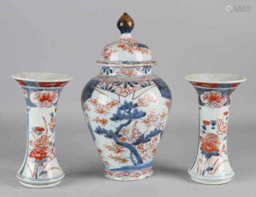 18th Century Chinese porcelain Imari cabinet set. Bottom edge lid vase damaged. Garden decors with