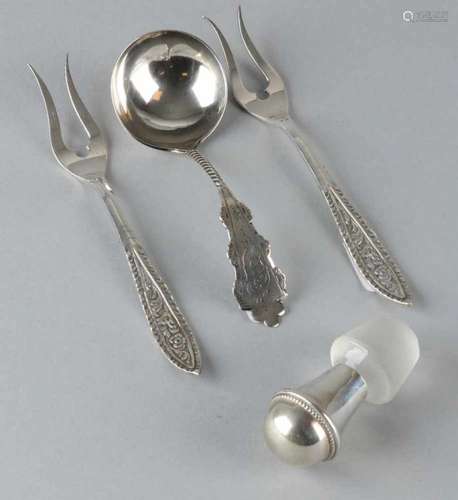 Lot of silver with a cream spoon with twisted stem with Biedermeier engraving and 2 flesh forks with