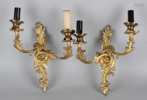 Two gold-plated brass wall lamps in Rococo style. 20th century. Size: 30 x 24 x 11 cm. In good