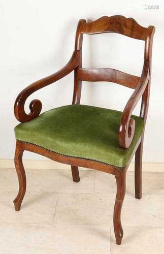 Mahogany Biedermeier armchair with green upholstery. Circa 1820. Size: 95 x 57 x 45 cm. In good