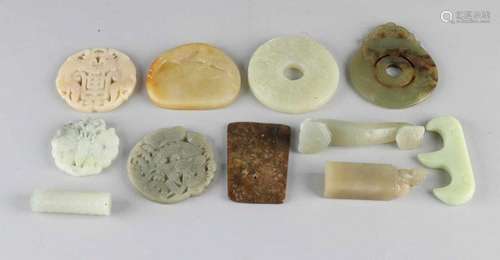 Big lot (11x) various old Chinese jade. Among others: amulets, scepter, figurative, plaque. Size: