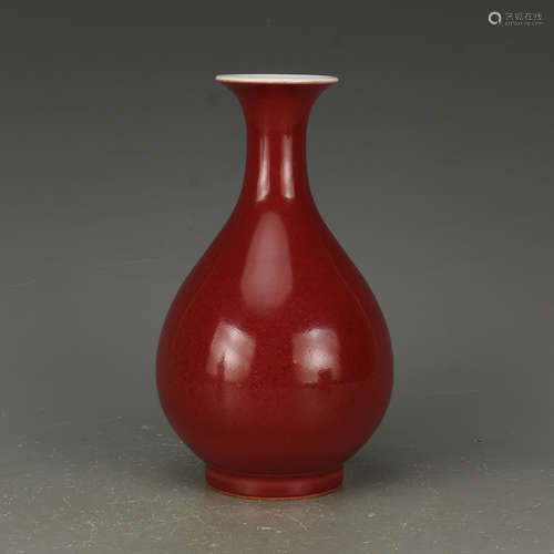 CHINESE RED GLAZED VASE WITH QIANLONG MARK