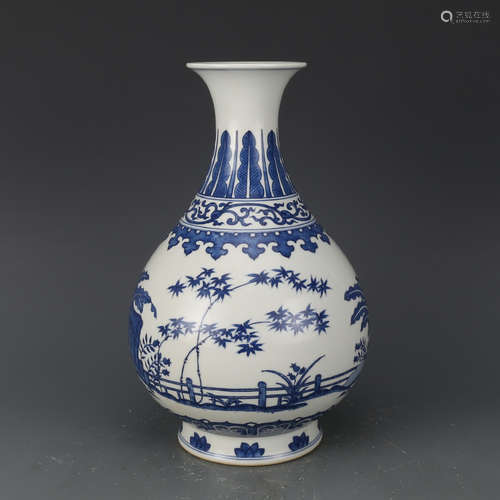 CHINESE BLUE AND WHITE VASE