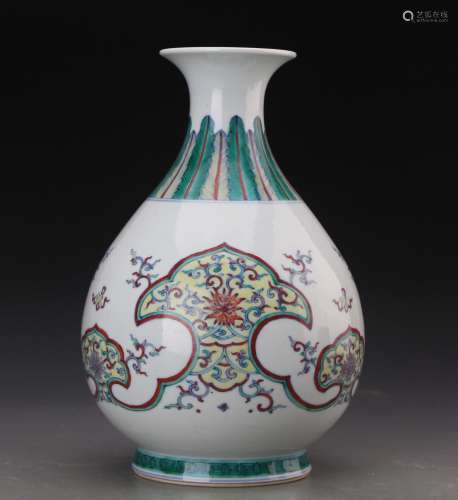 CHINES QING DOUCAI VASE WITH CHENGHUA MARK