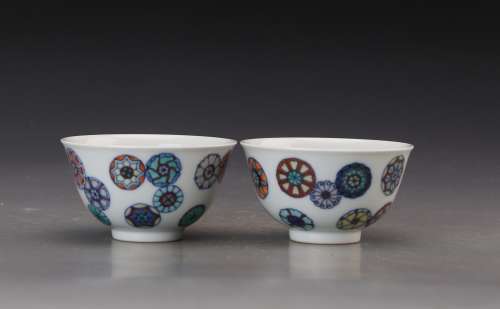 A PAIR OF FAMILLE ROSE CUPS WITH XIANFENG MARK