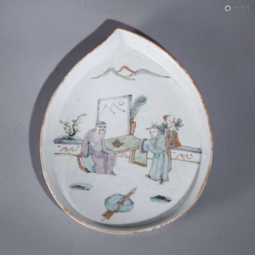 CHINESE FAMILLE ROSE PLATE WITH PEACH-SHAPED