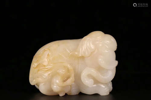 17-19TH CENTURY, A KID&ELEPHANT DESIGN HETIAN JADE ORNAMENT, QING DYNASTY