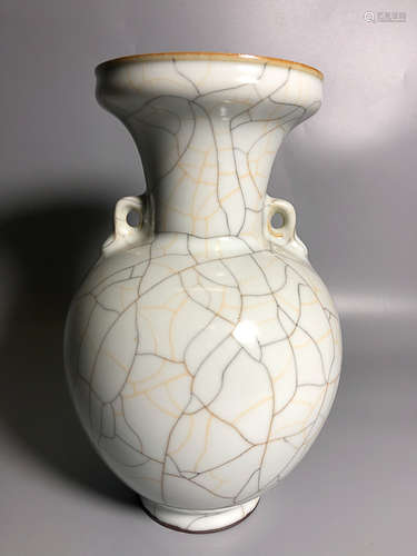 17-19TH CENTURY, A ROYAL KILN DOUBLE-EAR VASE, QING DYNASTY