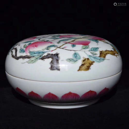 A CHUANGHUI PERIOD PEACH PATTERN FAMILLE ROSEPLATE