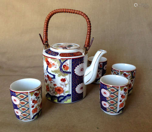 A JAPAN FLORAL PATTERN IMARI TEA SET