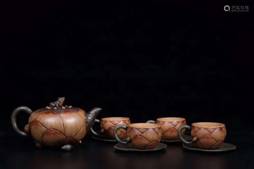 A SET OF JIANGRONG PURPLE CLAY TEAPOT&CUPS