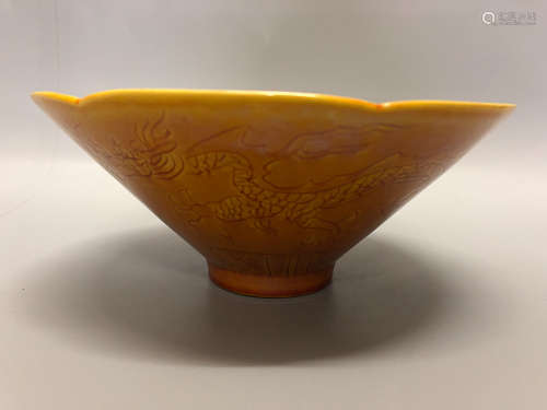 14TH-16TH CENTURY, A YELLOW GLAZED BOWL WITH BAMBOO-HAT SHAPE, MING DYNASTY
