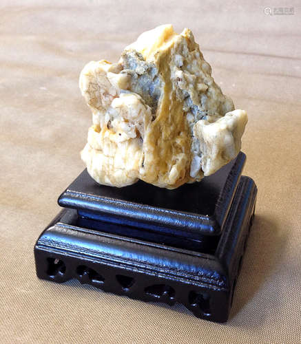 A GEBI AGATE WITH BASE