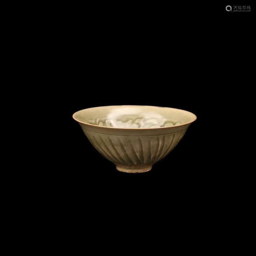 10-12TH CENTURY, A YAOZHOU KILN FLORAL PATTERN CUP, SONG DYNASTY