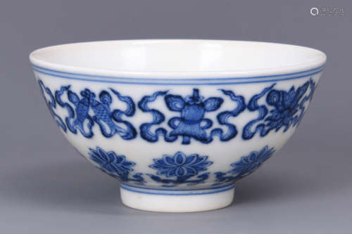 BLUE AND WHITE 'FLOWERS' BOWL
