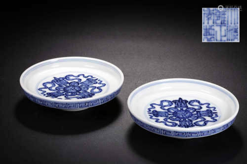 PAIR OF BLUE AND WHITE SAUCERS
