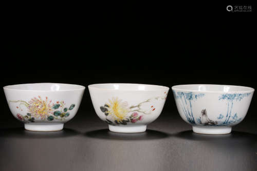 THREE FAMILLE ROSE 'FLOWERS' BOWLS