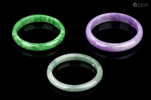 THREE JADEITE ROUND BANGLES