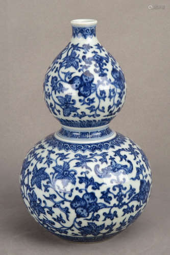 BLUE AND WHITE 'PEACHES' DOUBLE GOURD VASE