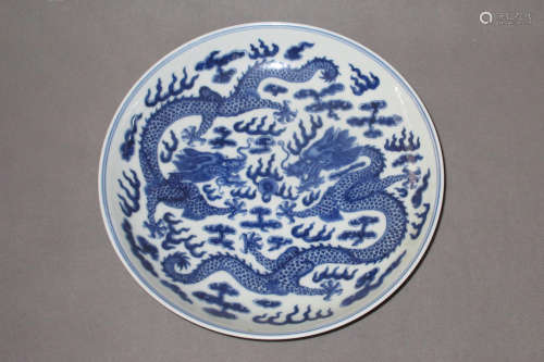 BLUE AND WHITE 'DOUBLE DRAGONS' DISH