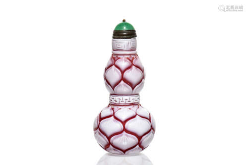RED AND WHITE GLASS OVERLAY SNUFF BOTTLE