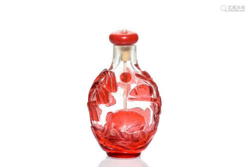 RED OVERLAY GLASS 'HORSE' SNUFF BOTTLE