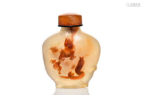 AGATE CLEVERLY CARVED SNUFF BOTTLE