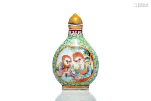FAMILLE ROSE 'WESTERNER PORTRAIT AND CALLIGRAPHY' SNUFF BOTTLE