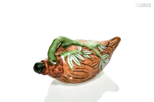 FAMILLE ROSE 'PINE CONE' SNUFF BOTTLE