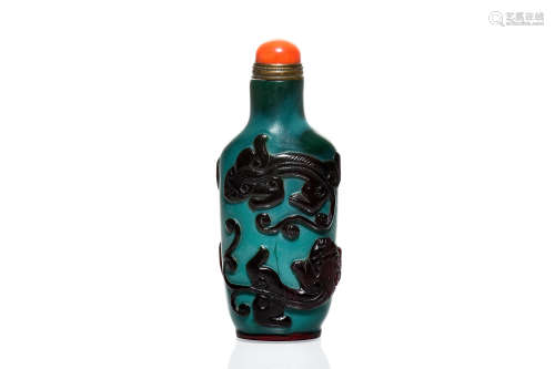 RED OVERLAY BLUE GLASS 'CHILONG' SNUFF BOTTLE