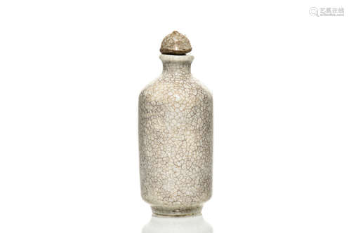 CELADON GLAZED CRACKLE PATTERN SNUFF BOTTLE