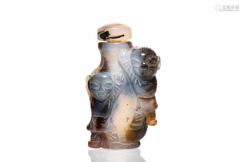 AGATE CLEVERLY CARVED 'CHILDREN' SNUFF BOTTLE