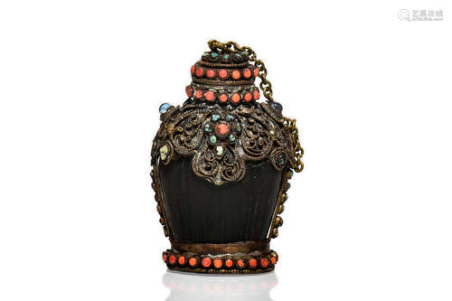 FILIGREE AND GEMSTONE DECORATED HORN CARVED SNUFF BOTTLE