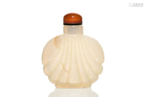 AGATE CARVED SNUFF BOTTLE