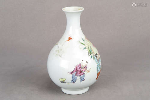 FAMILLE ROSE 'CHILDREN' VASE