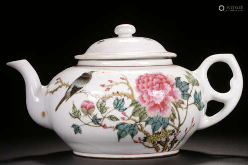 FAMILLE ROSE 'FLOWERS AND BIRDS' TEAPOT