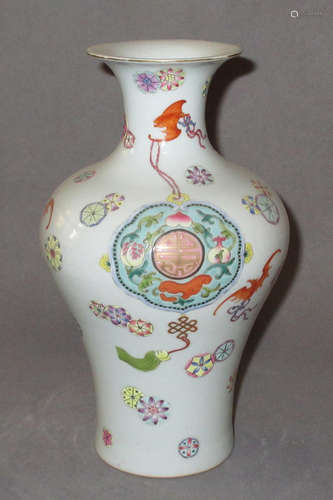 FAMILLE ROSE 'SHOU' VASE