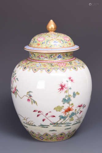 FAMILLE ROSE 'FLOWERS' JAR WITH COVER