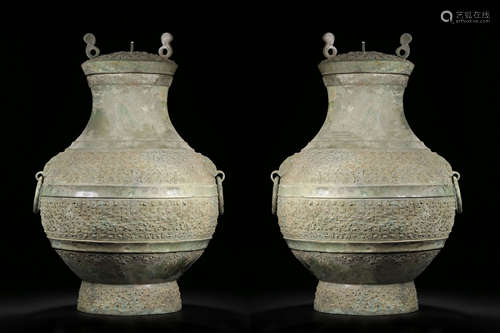 PAIR OF ARCHAIC BRONZE CAST RITUAL VESSEL WITH HANDLES AND LID, HU