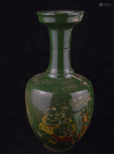 A DINGYAO GREEN-GROUND GLAZED GILT VASE