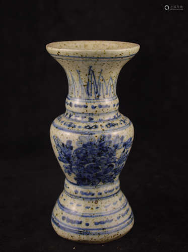 A BLUE AND WHITE FLORAL PATTERN GU VASE