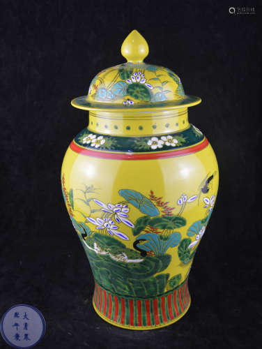 A YELLOW-GROUND GLAZED FAMILLE-ROSE JAR